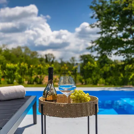 Rubus By Istrialux * Žminj