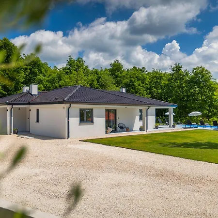 Rubus By Istrialux *