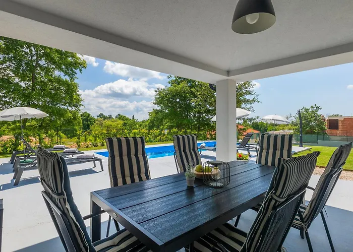 Rubus By Istrialux *